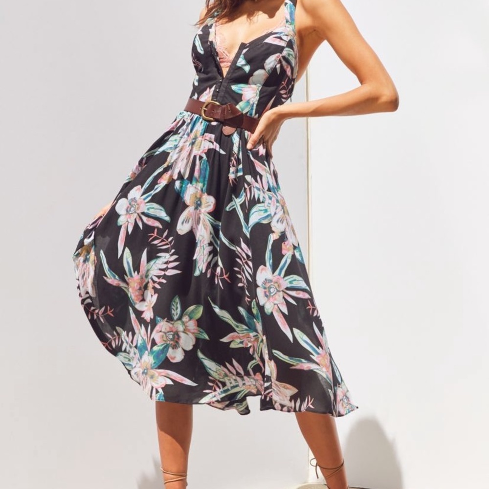 Kimchi Blue Bermuda Night Hooks + Loop Midi Dress